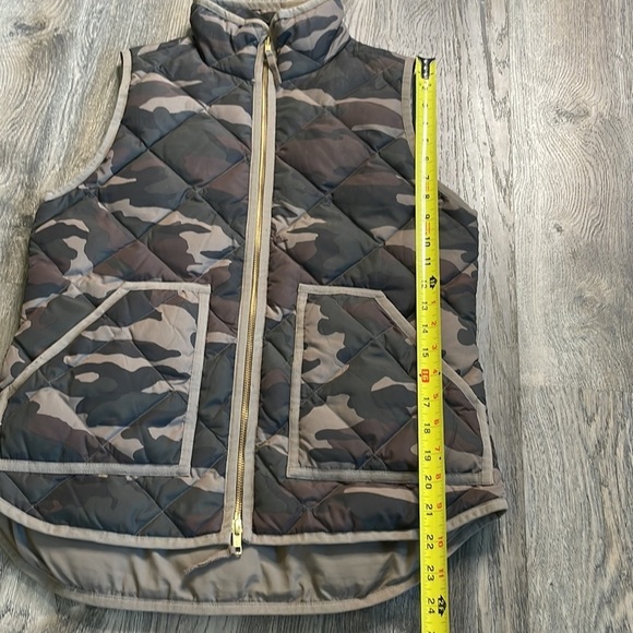 J. Crew Factory Quilted Puffer Vest, Camo Pattern, Down Blend Fill, sz XS - Picture 6 of 11